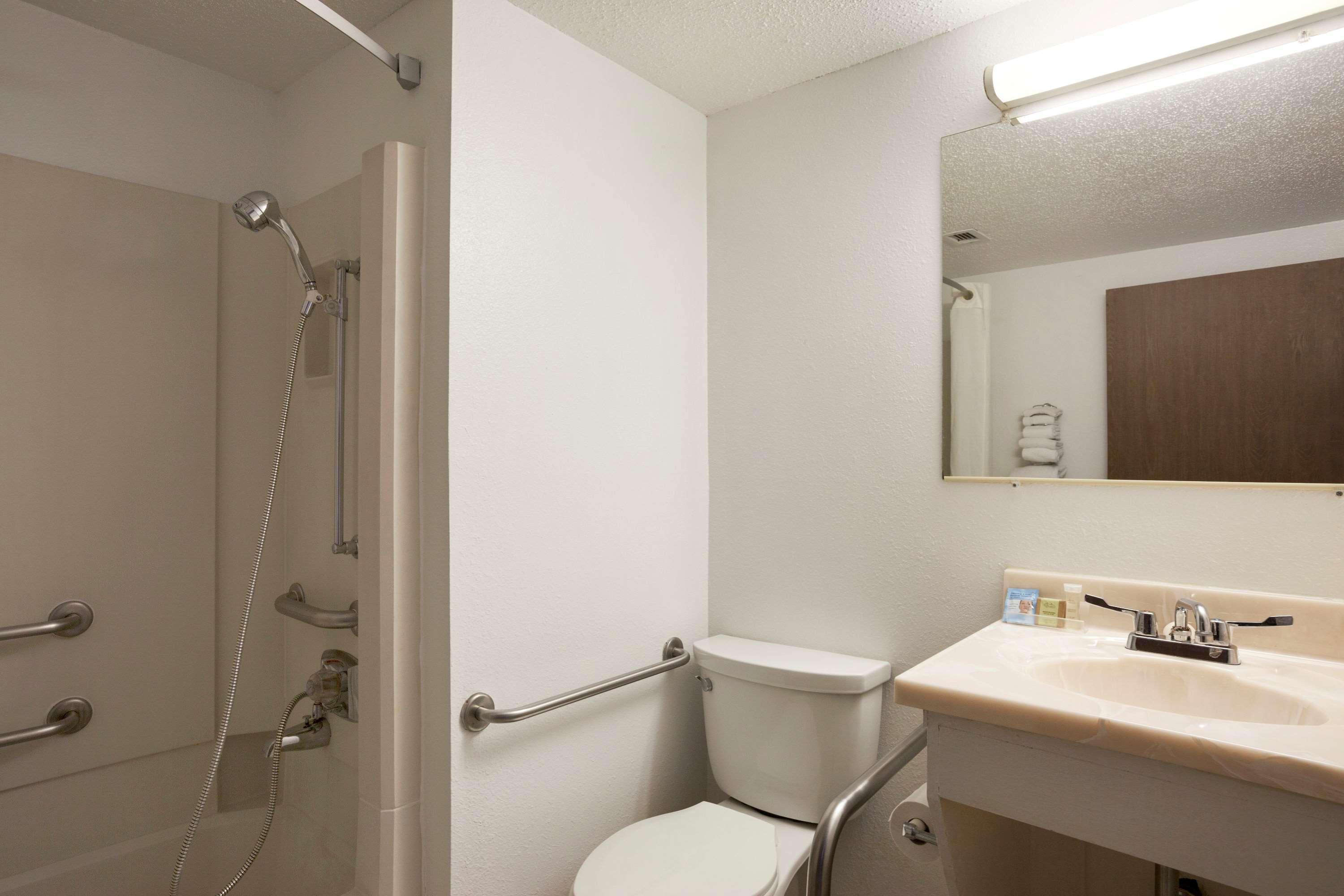 Motel Super 8 By Wyndham Council Bluffs Ia Omaha Ne Area Exterior foto
